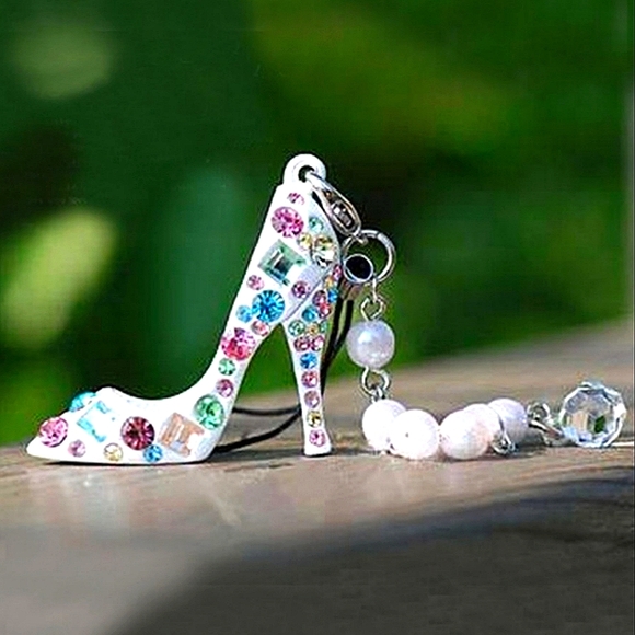 High heel 👠 cell phone or bag charm with crystals, rhinestones, & faux pearls. - Picture 1 of 6